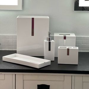 Luxury Bathroom Accessories. Add modern panache to your bathroom.